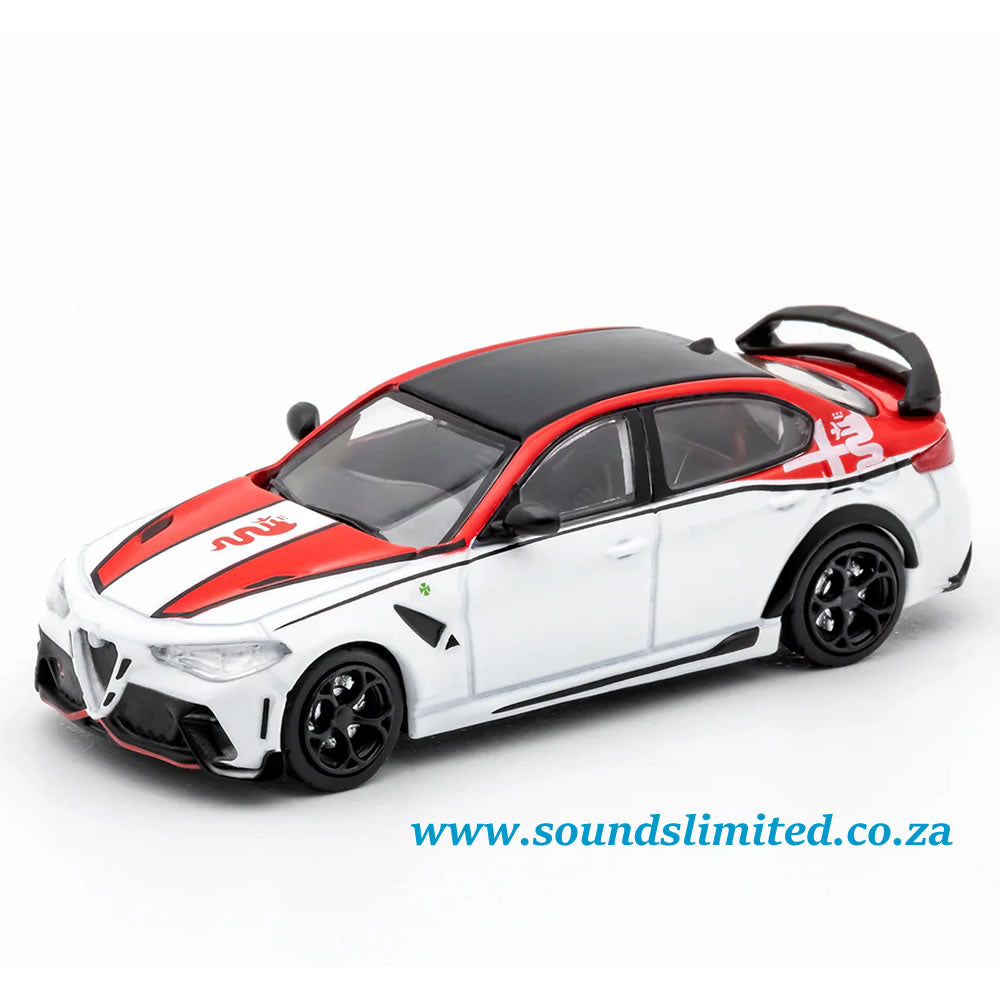 DCM 1/64 Alfa Romeo Giulia GTAm #45