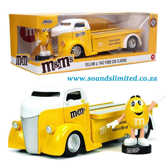 Jada 1/24 M & M's Yellow Figure & 1947 Ford COE Flatbed -#33425