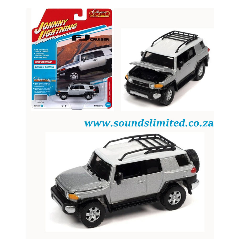 Johnny Lightning 2007 Toyota FJ Cruiser - Silver 1:64 Scale JLCG030-S