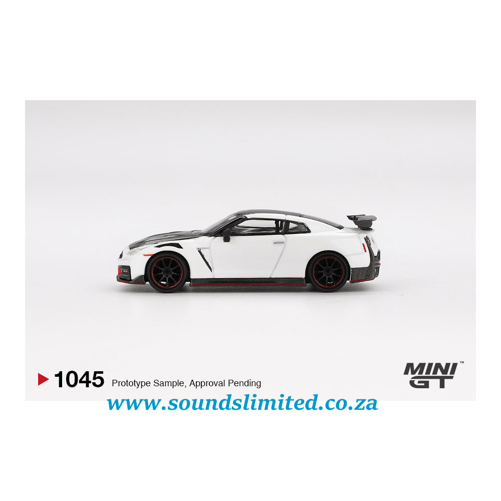 Mini GT #1045 Nissan GT-R Nismo 2024 Brilliant White Pearl