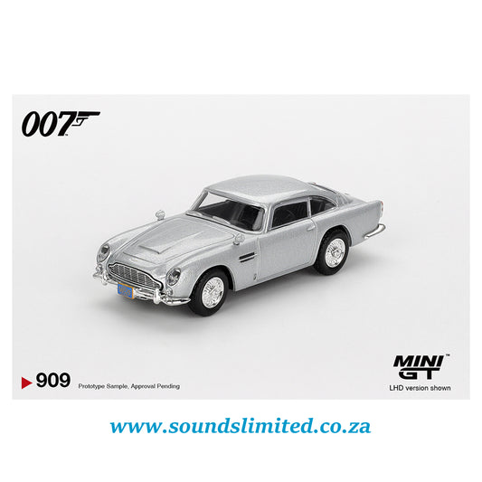 Mini GT #909 Aston Martin DB5 “Casino Royale”