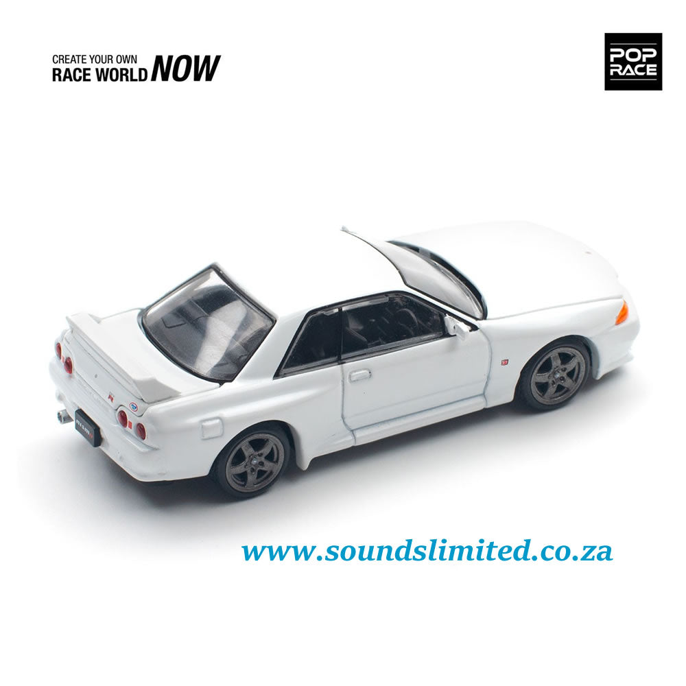 Pop Race Skyline GT-R R32 Crystal White PR64-157
